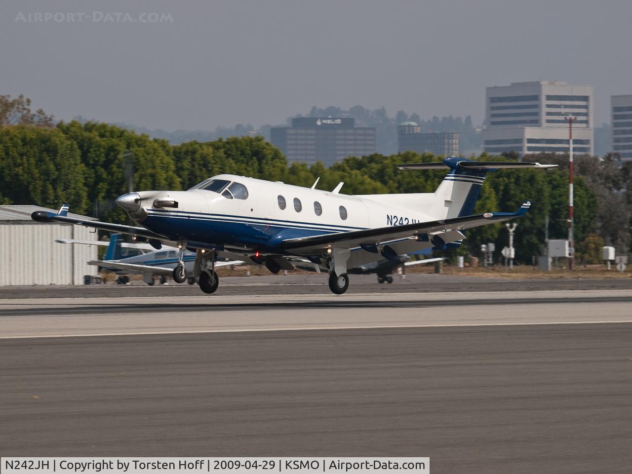 N242JH, 1998 Pilatus PC-12/45 C/N 232, N242JH arriving on RWY 21