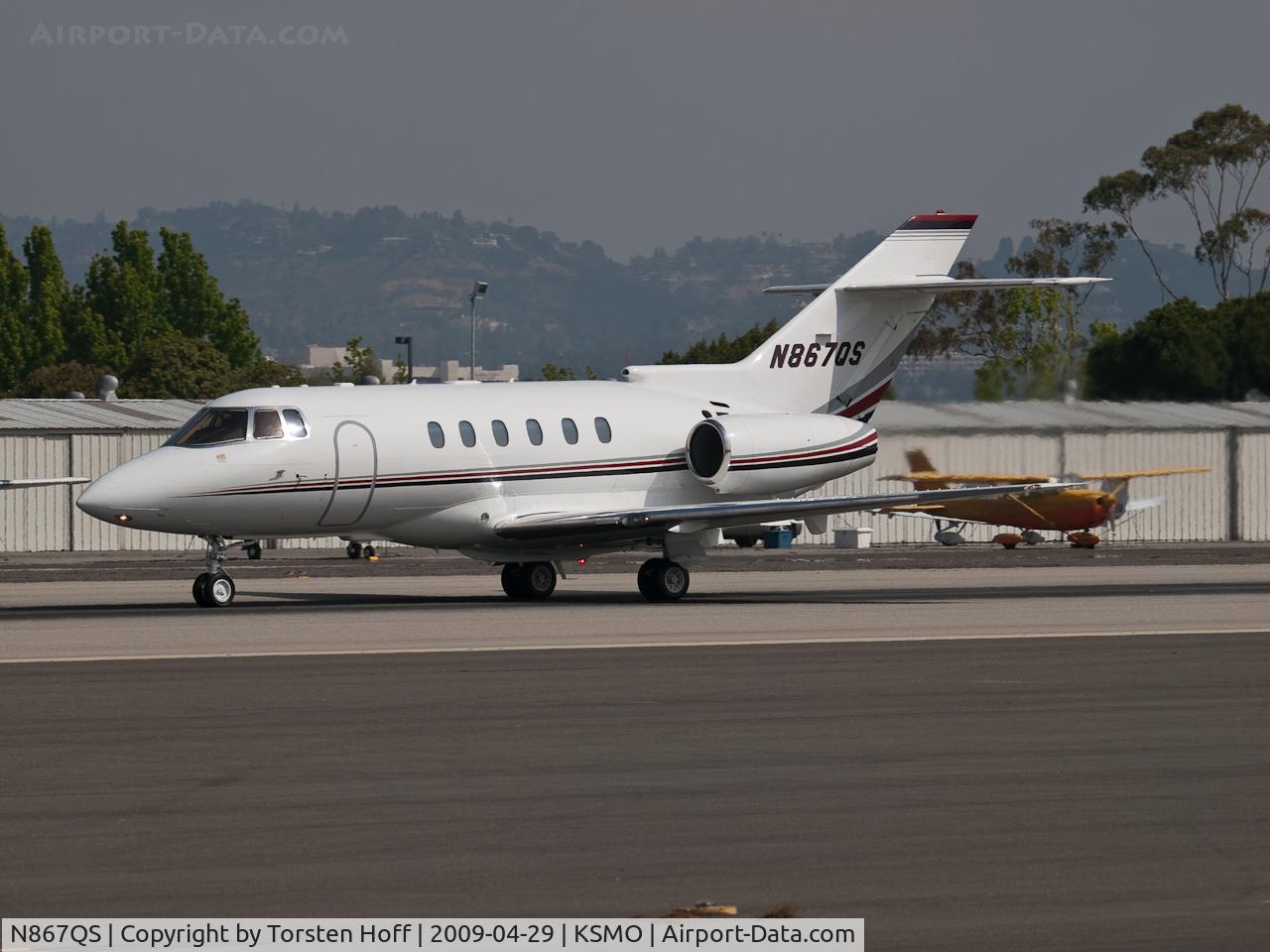 N867QS, 2002 Raytheon Hawker 800XP C/N 258576, N867QS departing from RWY 21