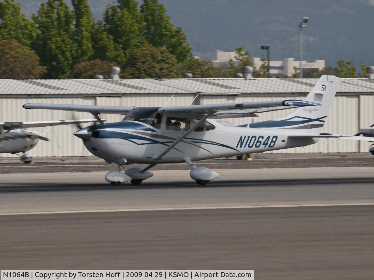 N1064B, 2007 Cessna T182T Turbo Skylane C/N T18208797, N1064B departing from RWY 21