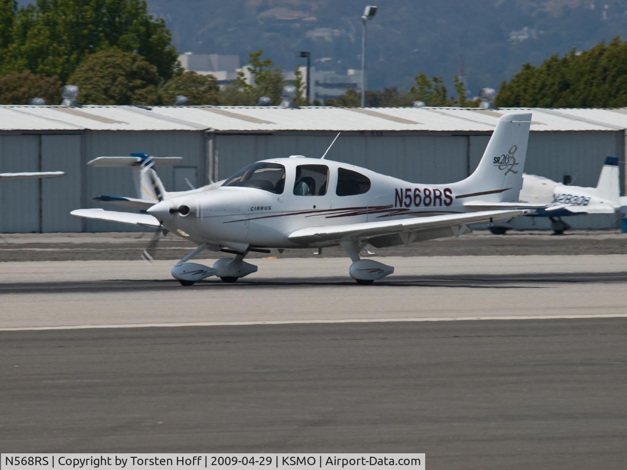 N568RS, 2004 Cirrus SR20 G2 C/N 1474, N568RS arriving on RWY 21