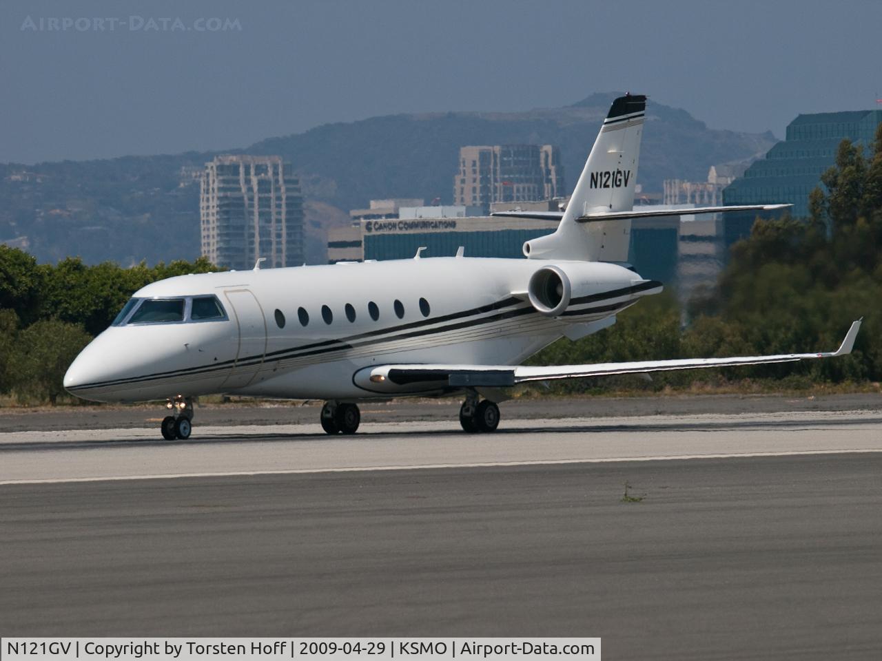 N121GV, 2004 Israel Aircraft Industries Gulfstream 200 C/N 094, N121GV departing from RWY 21