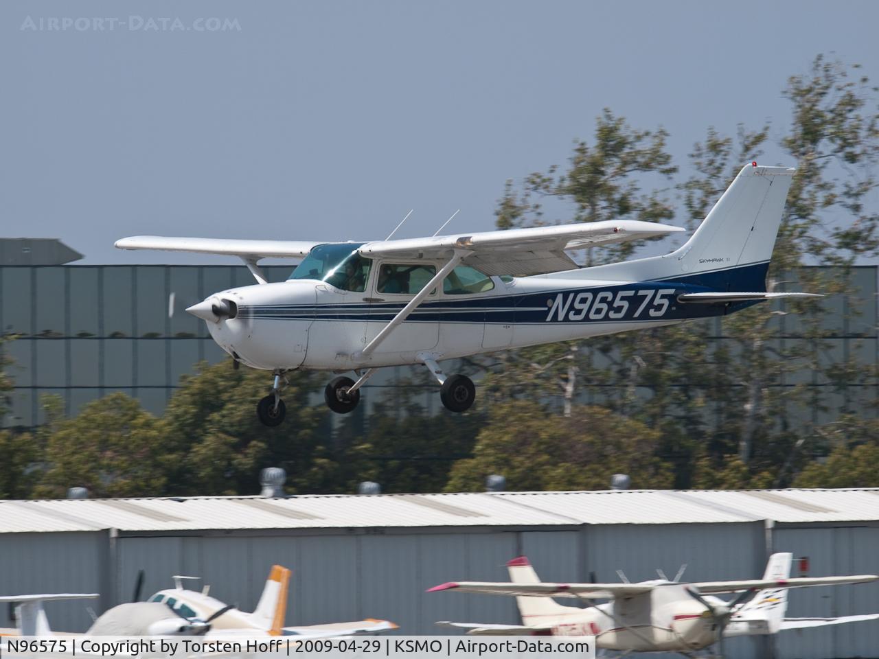 N96575, 1984 Cessna 172P C/N 17276089, N96575 arriving on RWY 21