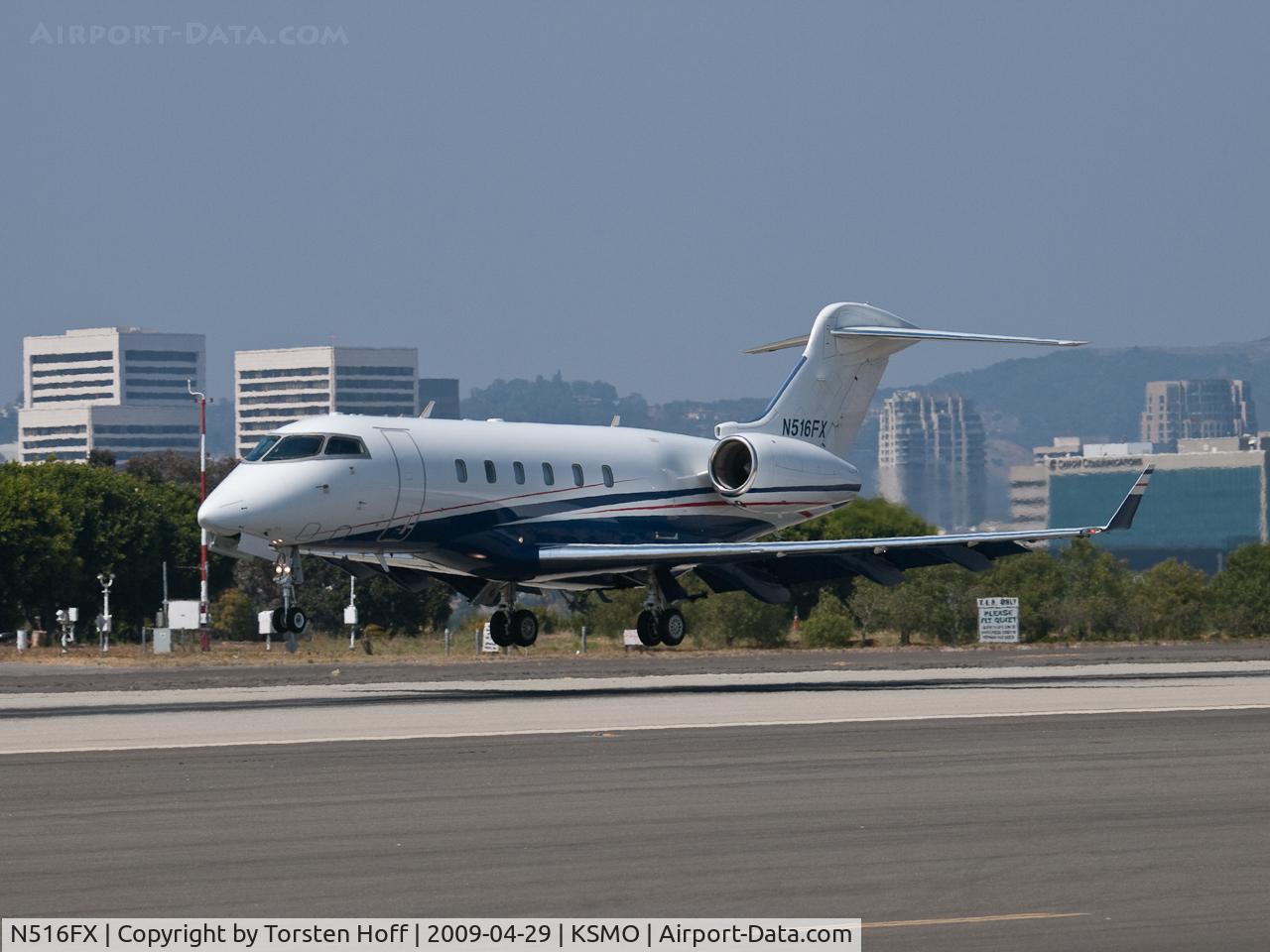 N516FX, 2004 Bombardier Challenger 300 (BD-100-1A10) C/N 20036, N516FX arriving on RWY 21