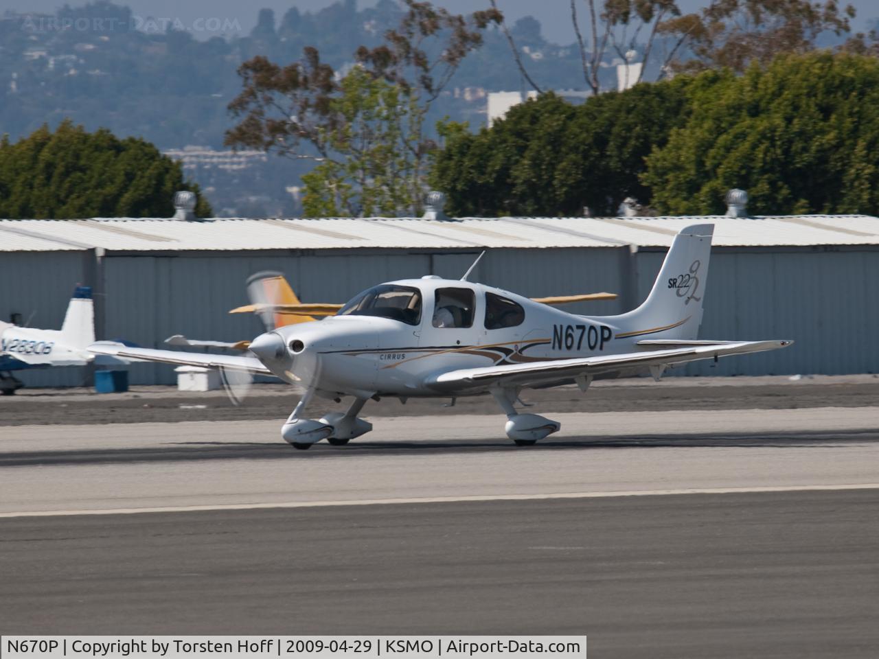 N670P, 2004 Cirrus SR22 C/N 1166, N670P departing from RWY 21