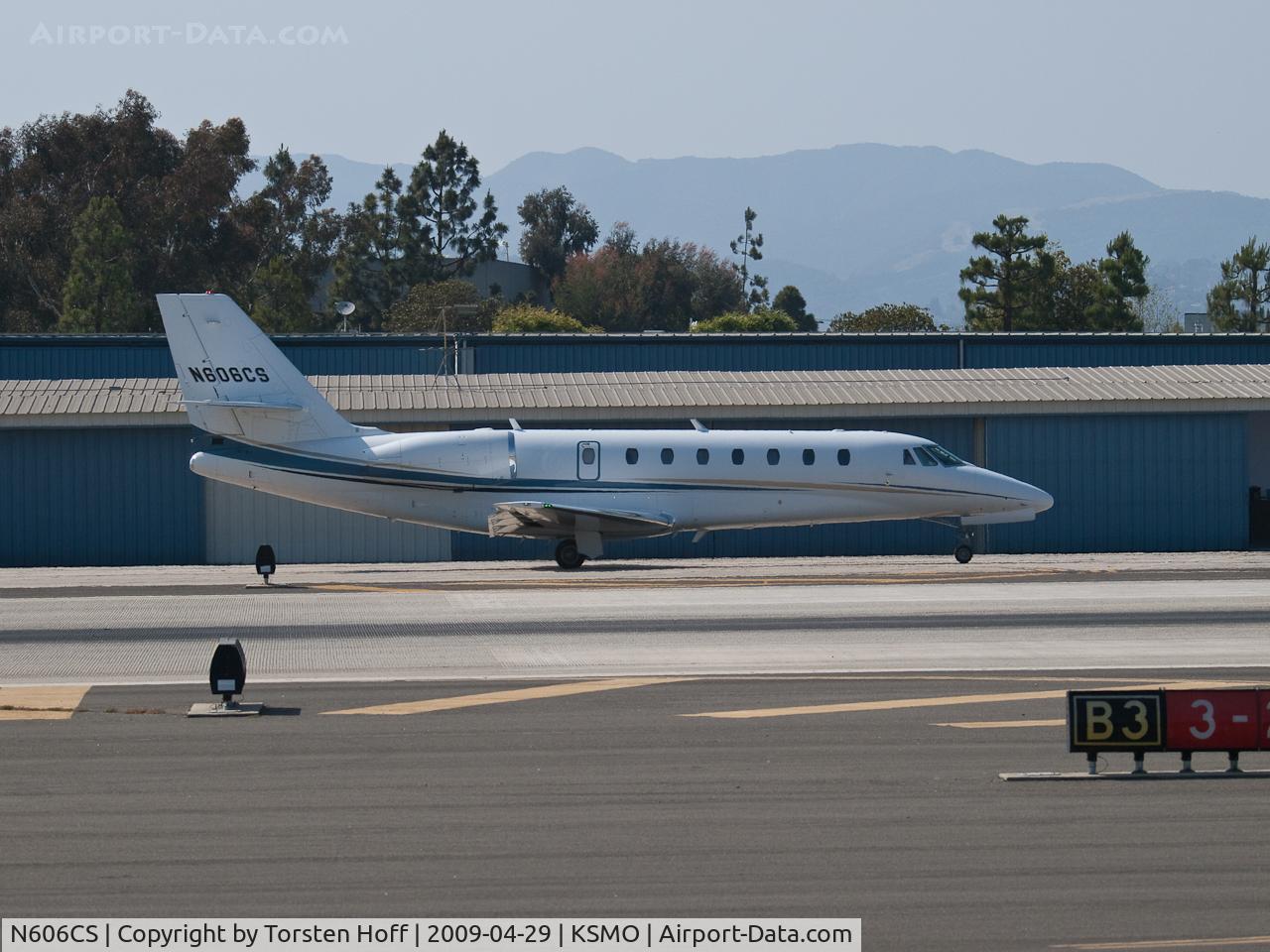 N606CS, 2006 Cessna 680 Citation Soveregin C/N 680-0061, N606CS taxiing