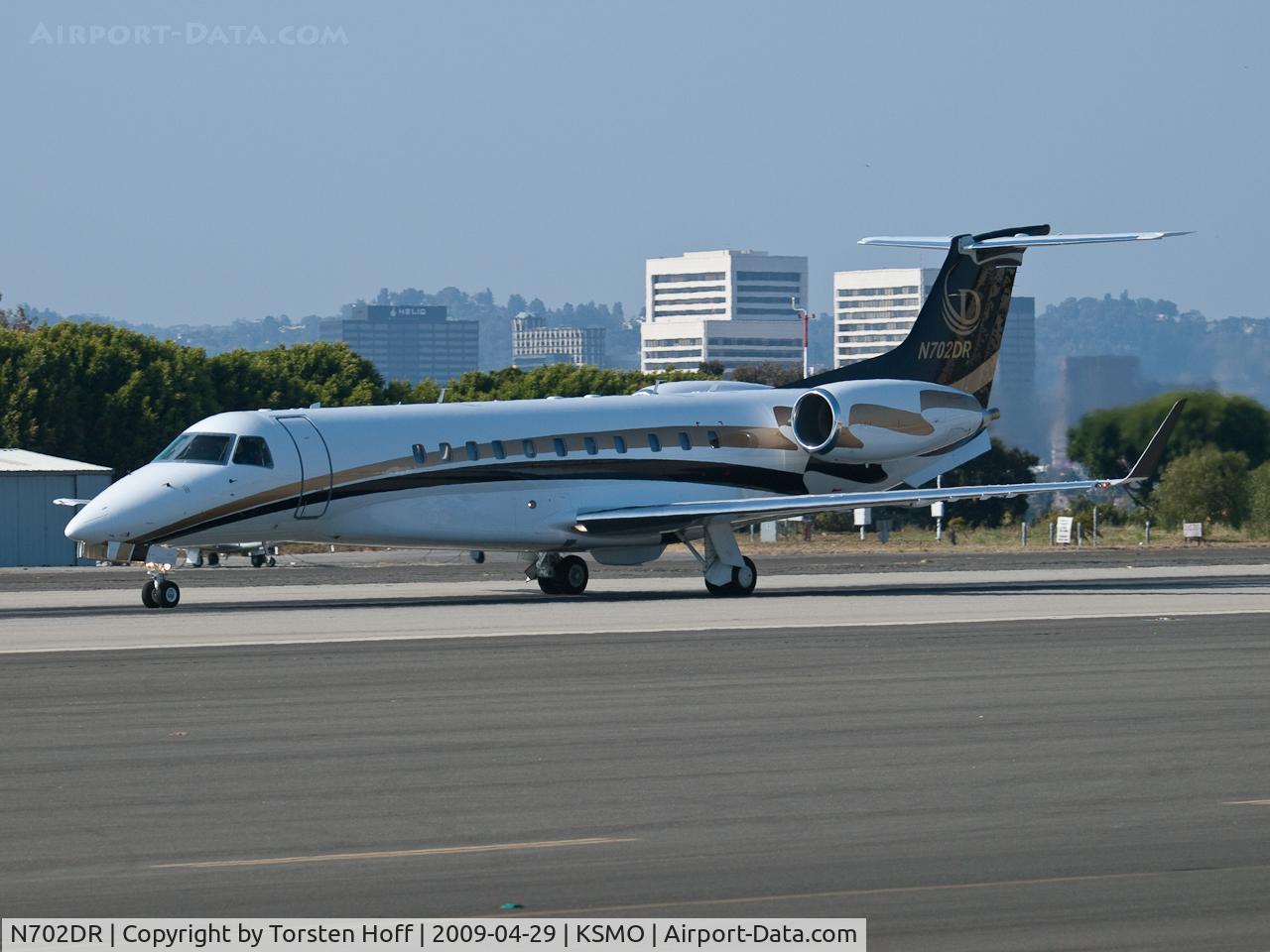 N702DR, 2005 Embraer EMB-135BJ Legacy C/N 14500925, N702DR departing from RWY 21