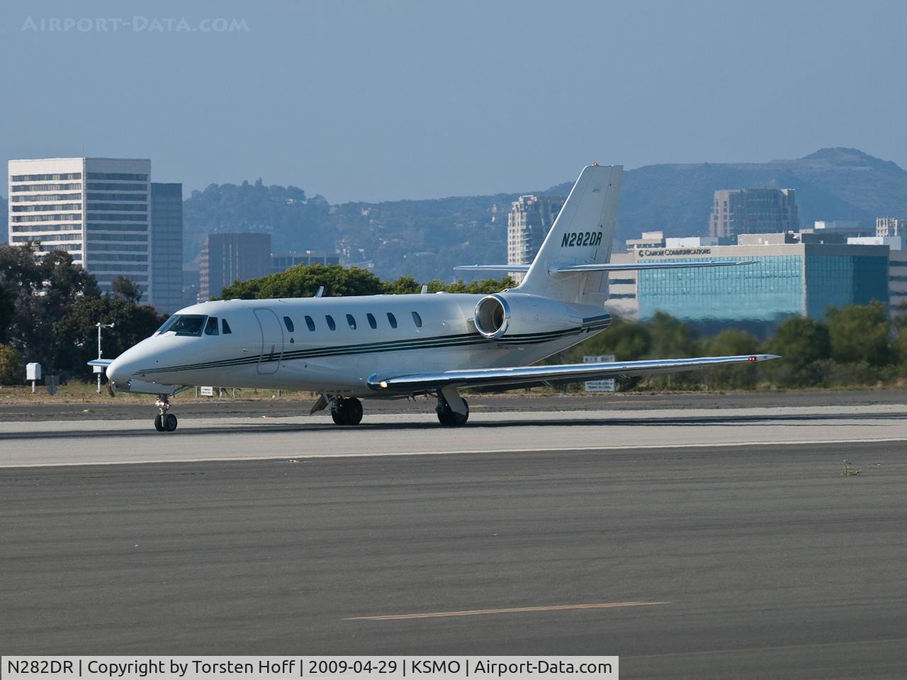 N282DR, 2006 Cessna 680 Citation Sovereign C/N 680-0111, N282DR departing from RWY 21