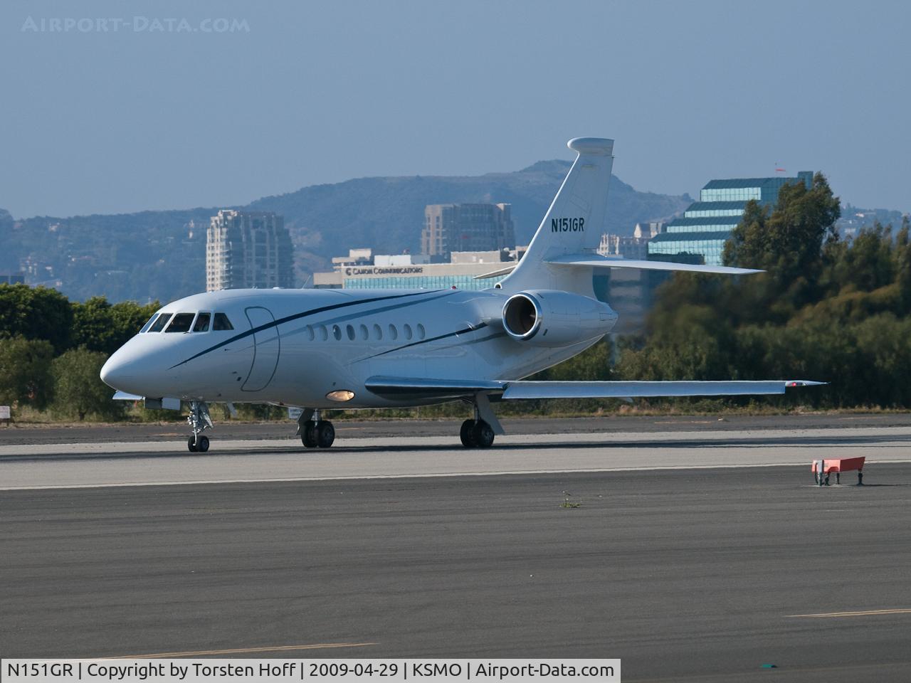 N151GR, 2001 Dassault Falcon 2000 C/N 151, N151GR departing from RWY 21