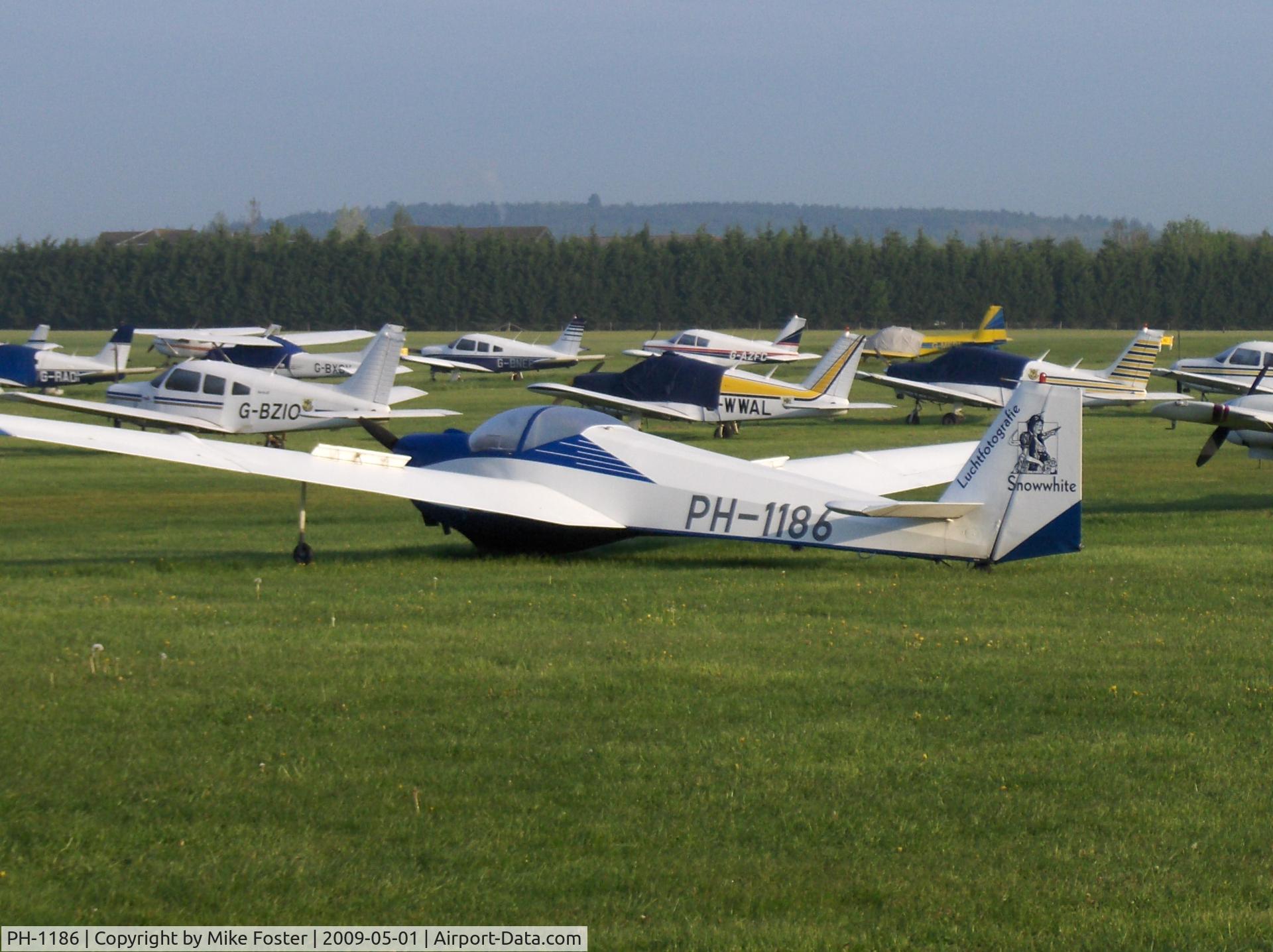 PH-1186, Scheibe SF-25C Falke C/N 44181, Surprise visitor to White Waltham