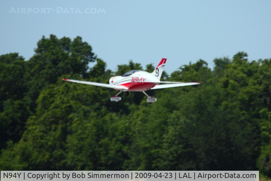 N94Y, 1995 Questair Venture 20 C/N 0044, Departing Sun N Fun 2009 - Lakeland, Florida