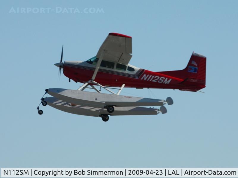 N112SM, 1977 Cessna A185F Skywagon 185 C/N 18503386, Departing Sun N Fun 2009 - Lakeland, Florida