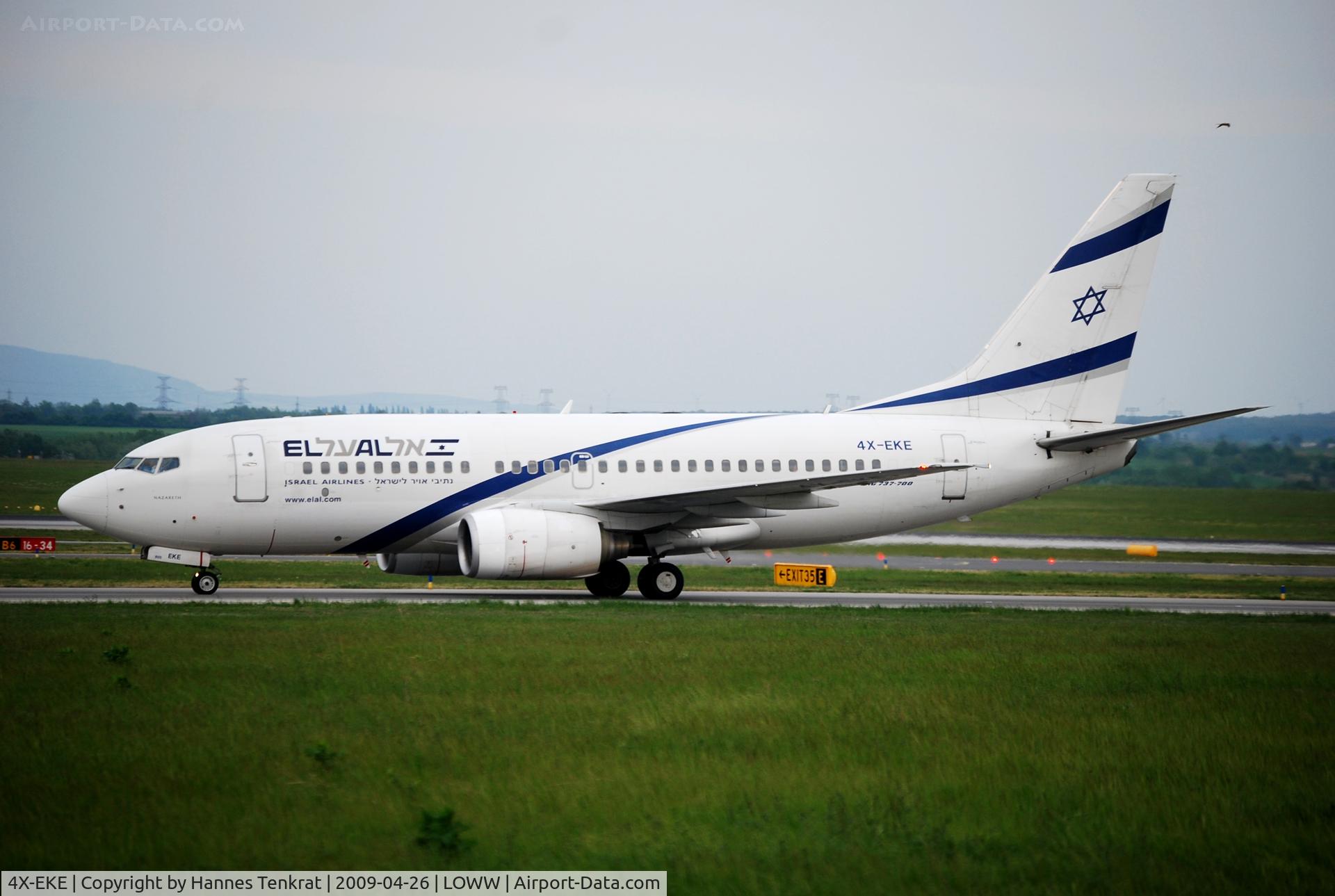4X-EKE, Boeing 737-758 C/N 29961, EL AL Boeing 737-700 after landing on RNW 16 of Vienna International Airport