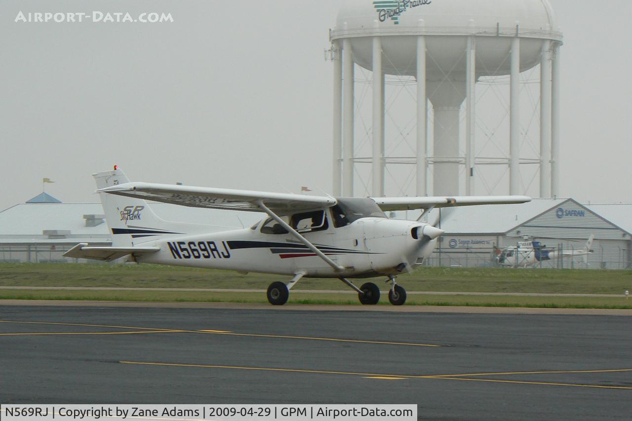 N569RJ, Cessna 172S C/N 172S8896, At Grand Prairie Municipal