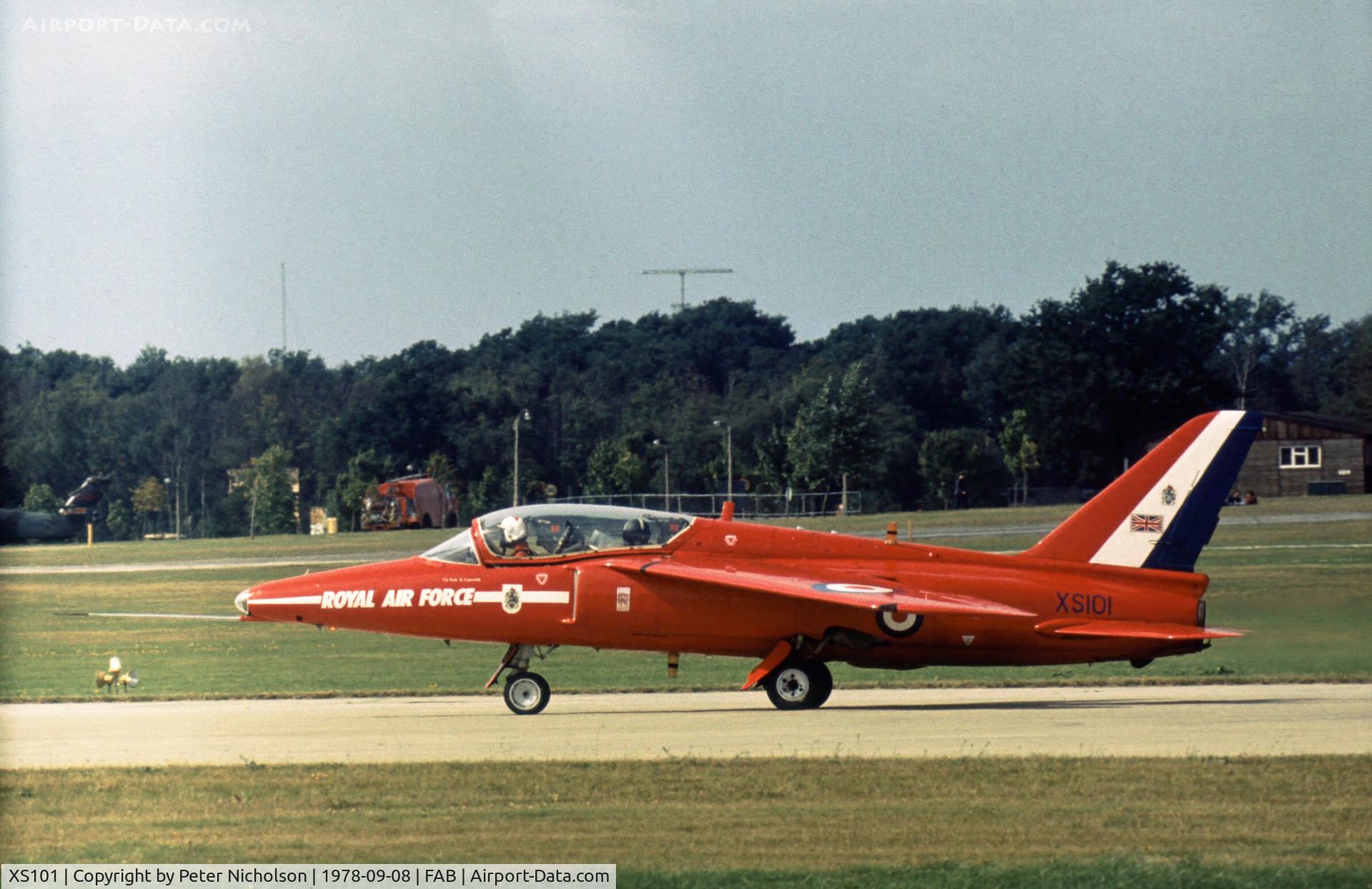 XS101, 1964 Hawker Siddeley Gnat T.1 C/N FL595, One of the Red Arrows aerobatic display team at the 1978 Farnborough Airshow.
