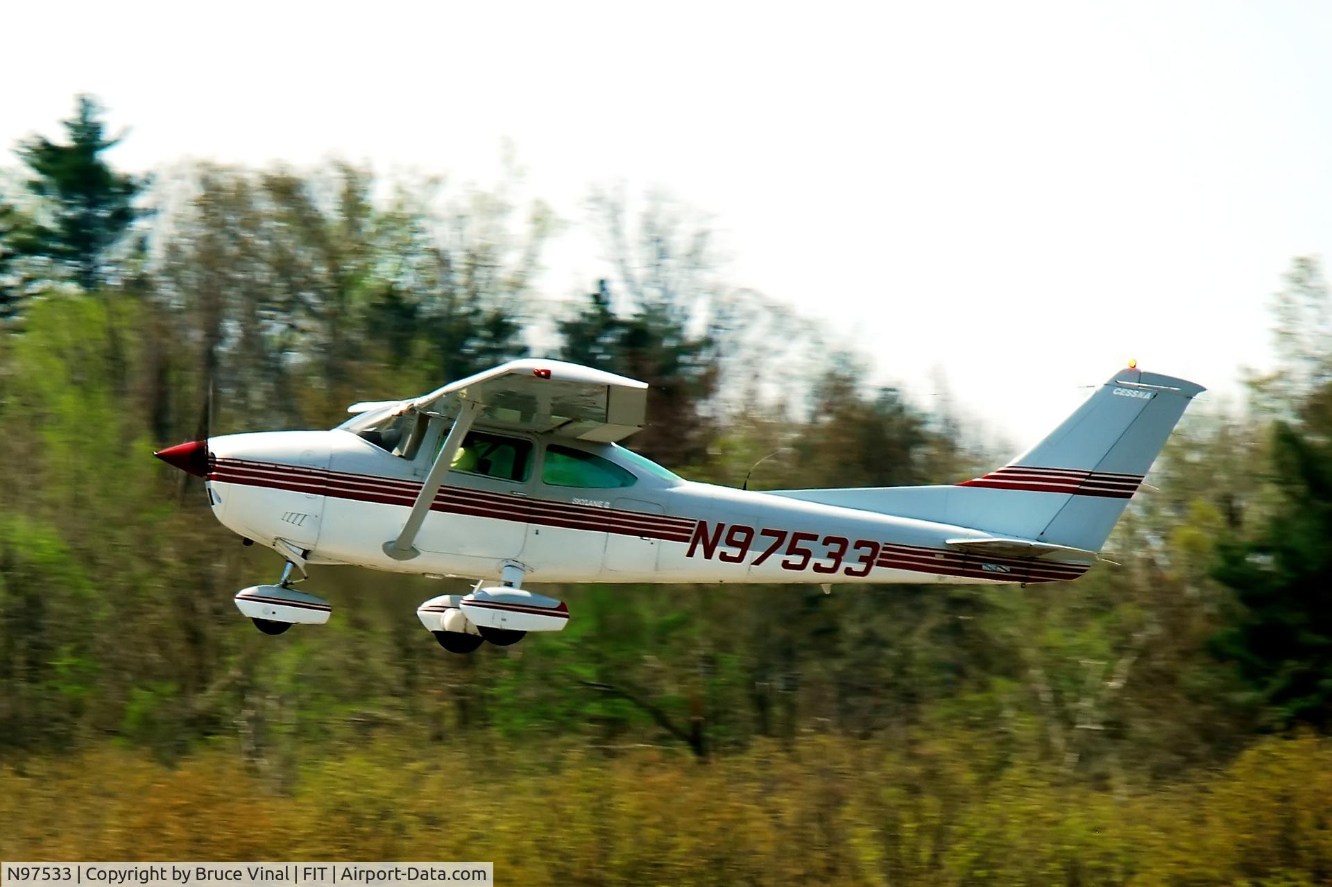 N97533, 1979 Cessna 182Q Skylane C/N 18267123, Fitchburg Mun. Airport