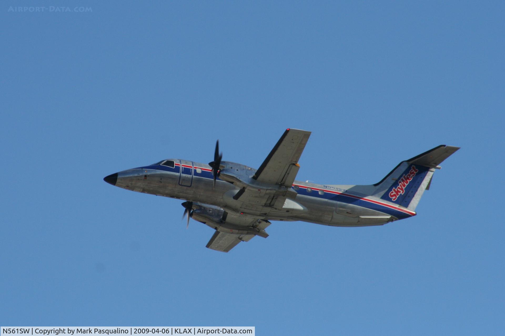 N561SW, 1998 Embraer EMB-120 Brasilia C/N 120335, EMB-120ER