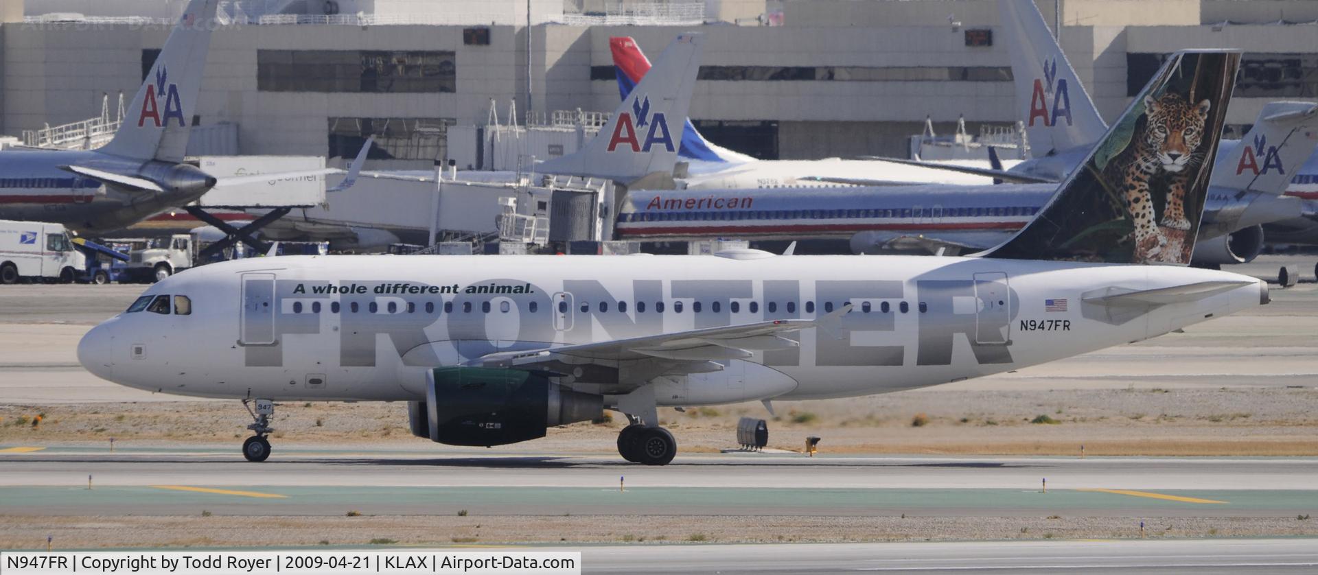N947FR, 2006 Airbus A319-111 C/N 2806, Taxi to gate