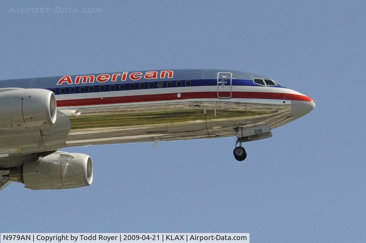 N979AN, 2009 Boeing 737-823 C/N 29568, Landing 24R at LAX