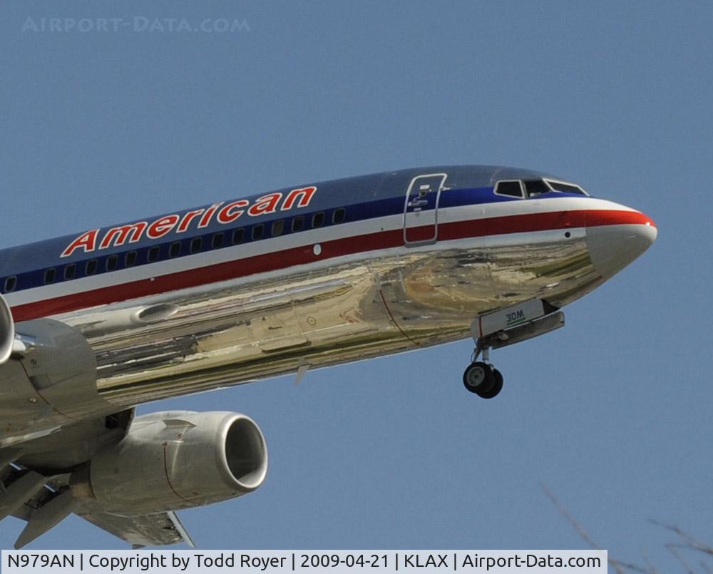 N979AN, 2009 Boeing 737-823 C/N 29568, Landing 24R at LAX