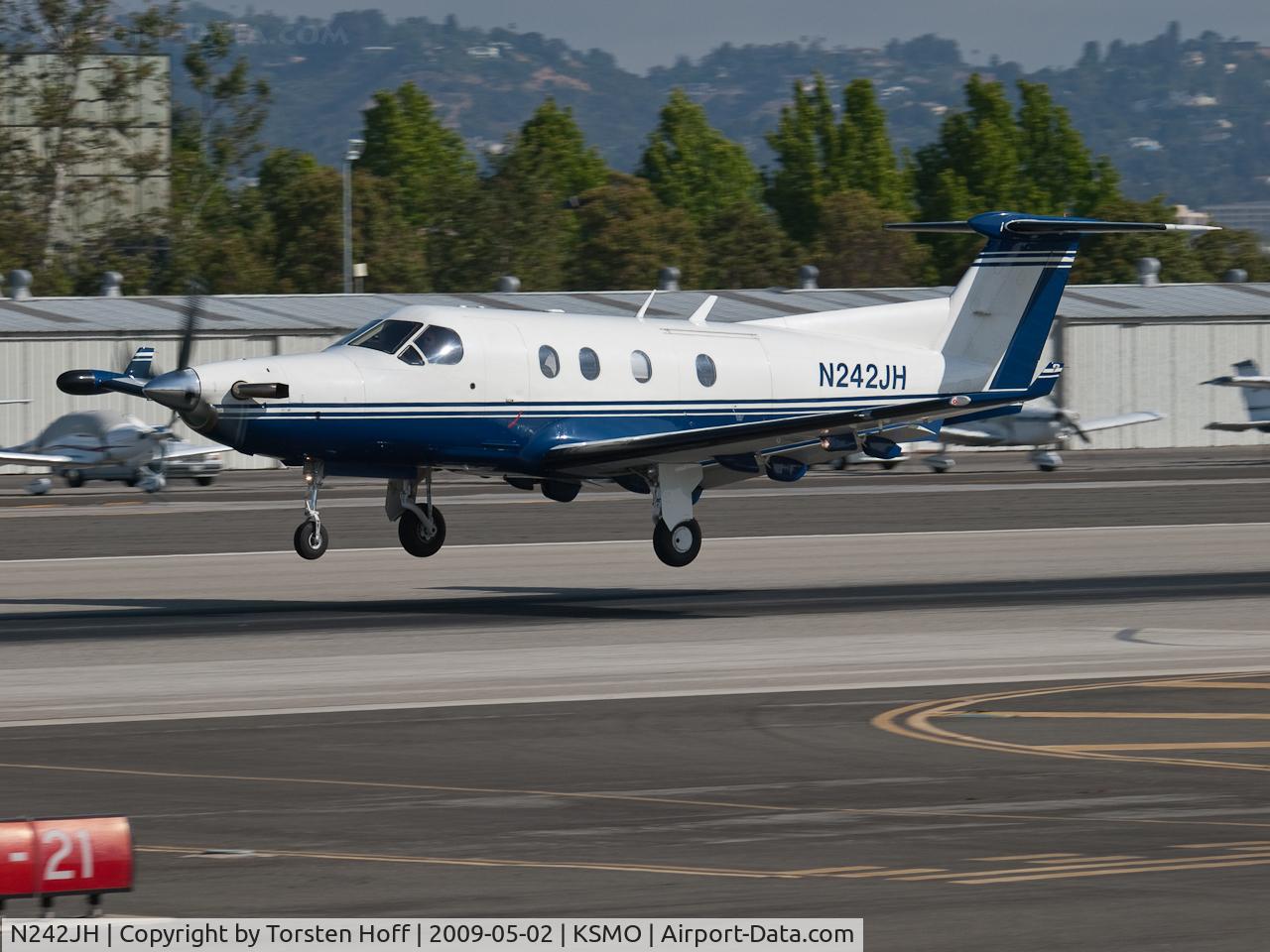 N242JH, 1998 Pilatus PC-12/45 C/N 232, N242JH arriving on RWY 21