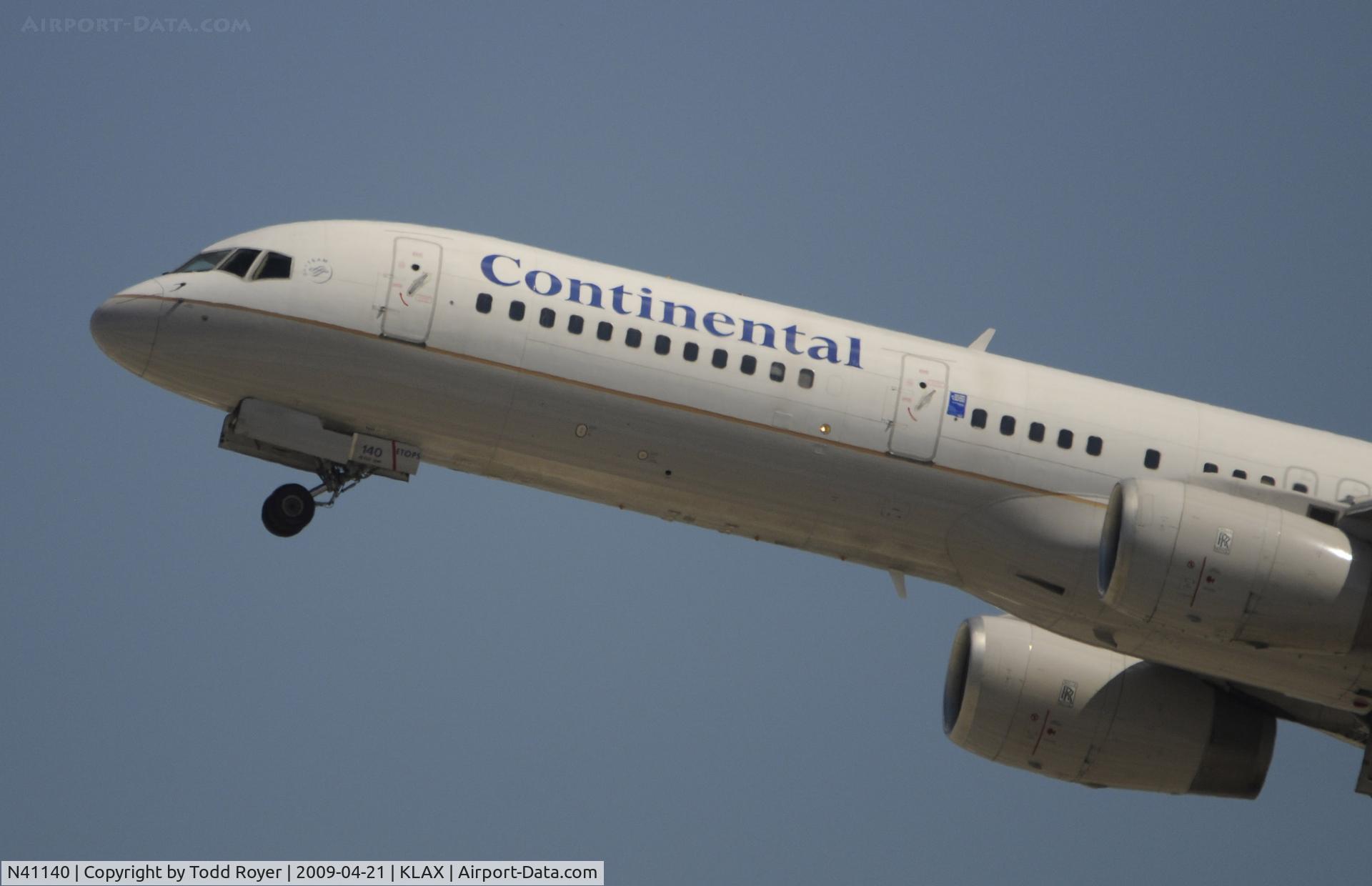 N41140, 2000 Boeing 757-224 C/N 30353, Departing LAX on 25R