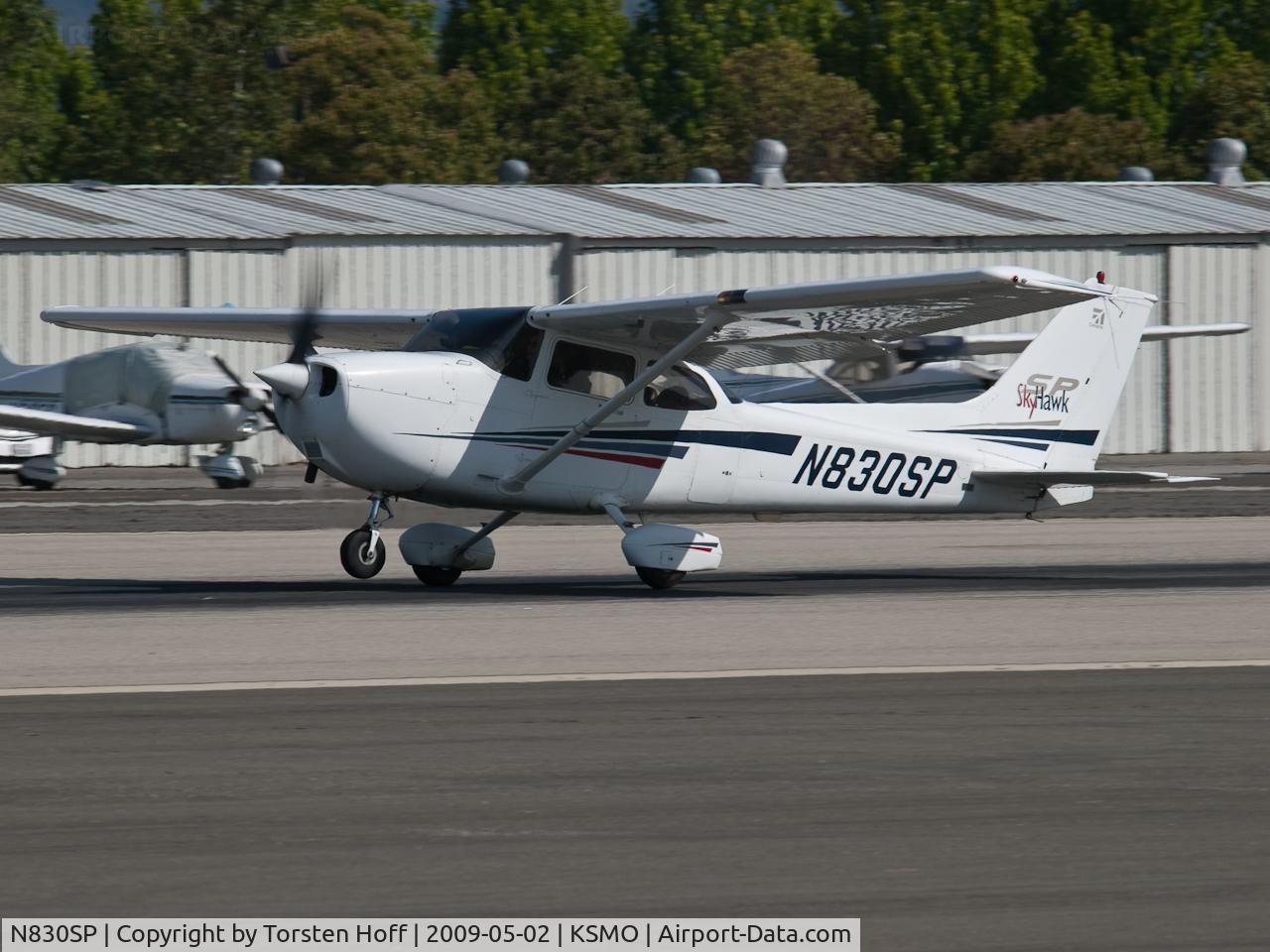 N830SP, 2001 Cessna 172S C/N 172S8745, N830SP departing from RWY 21