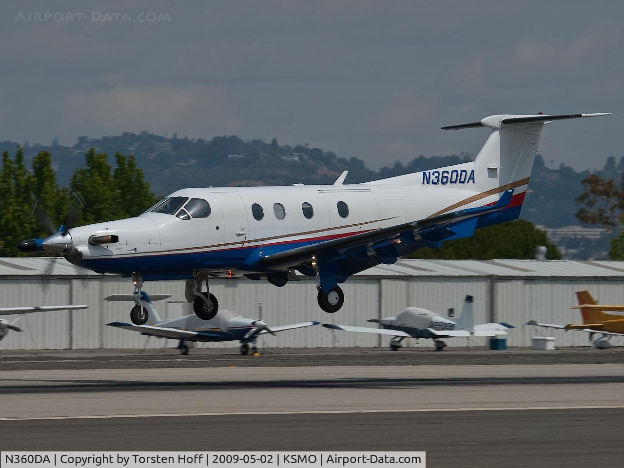 N360DA, 1999 Pilatus PC-12/45 C/N 270, N360DA arriving on RWY 21