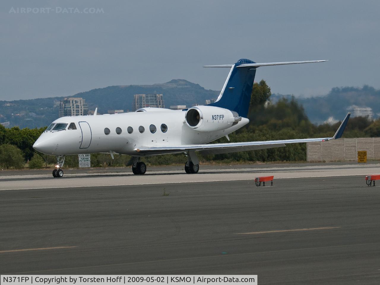 N371FP, 1999 Gulfstream Aerospace G-IV C/N 1371, N371FP departing from RWY 21
