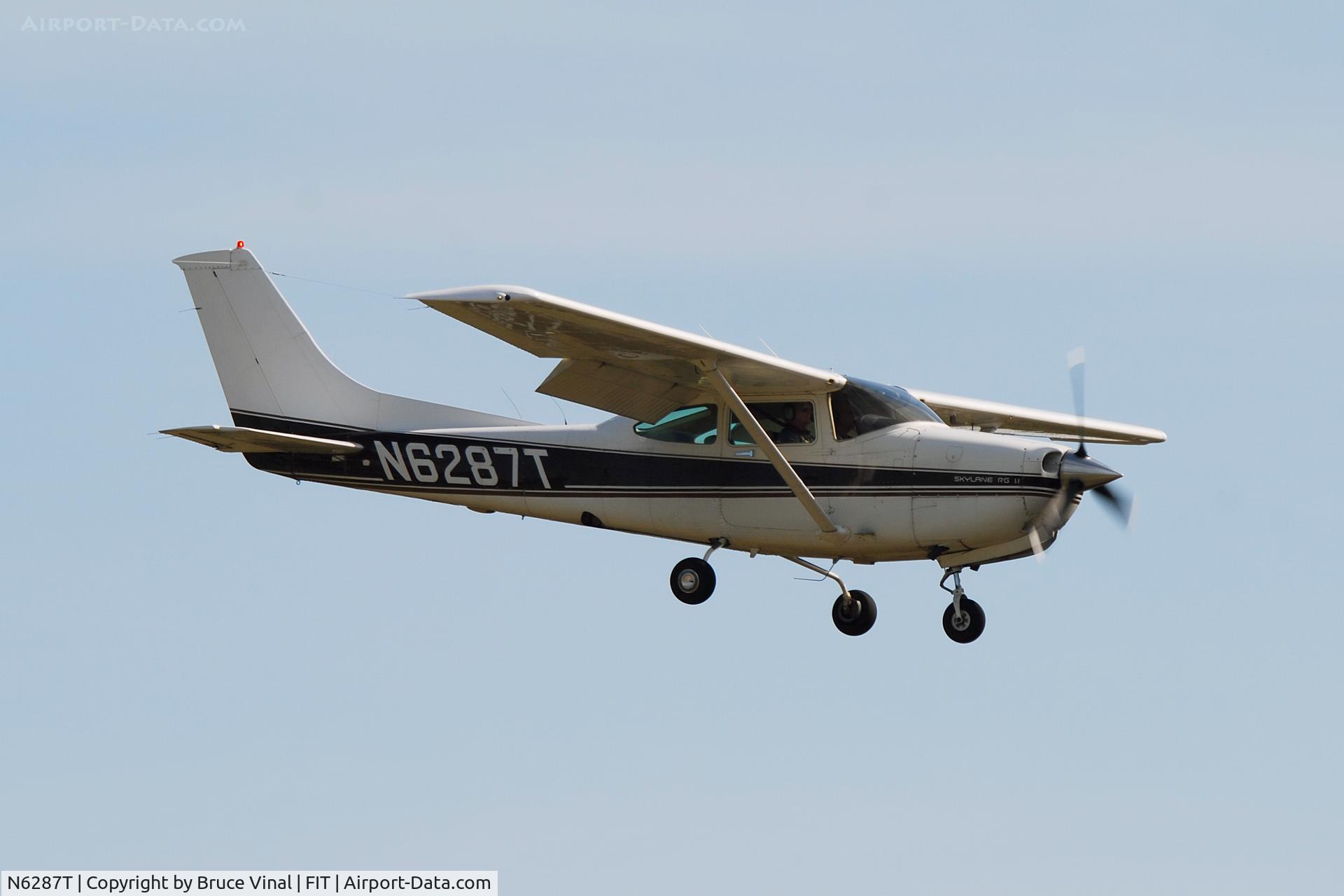 N6287T, 1983 Cessna R182 Skylane RG C/N R18201960, Fitchburg Mun. Airport