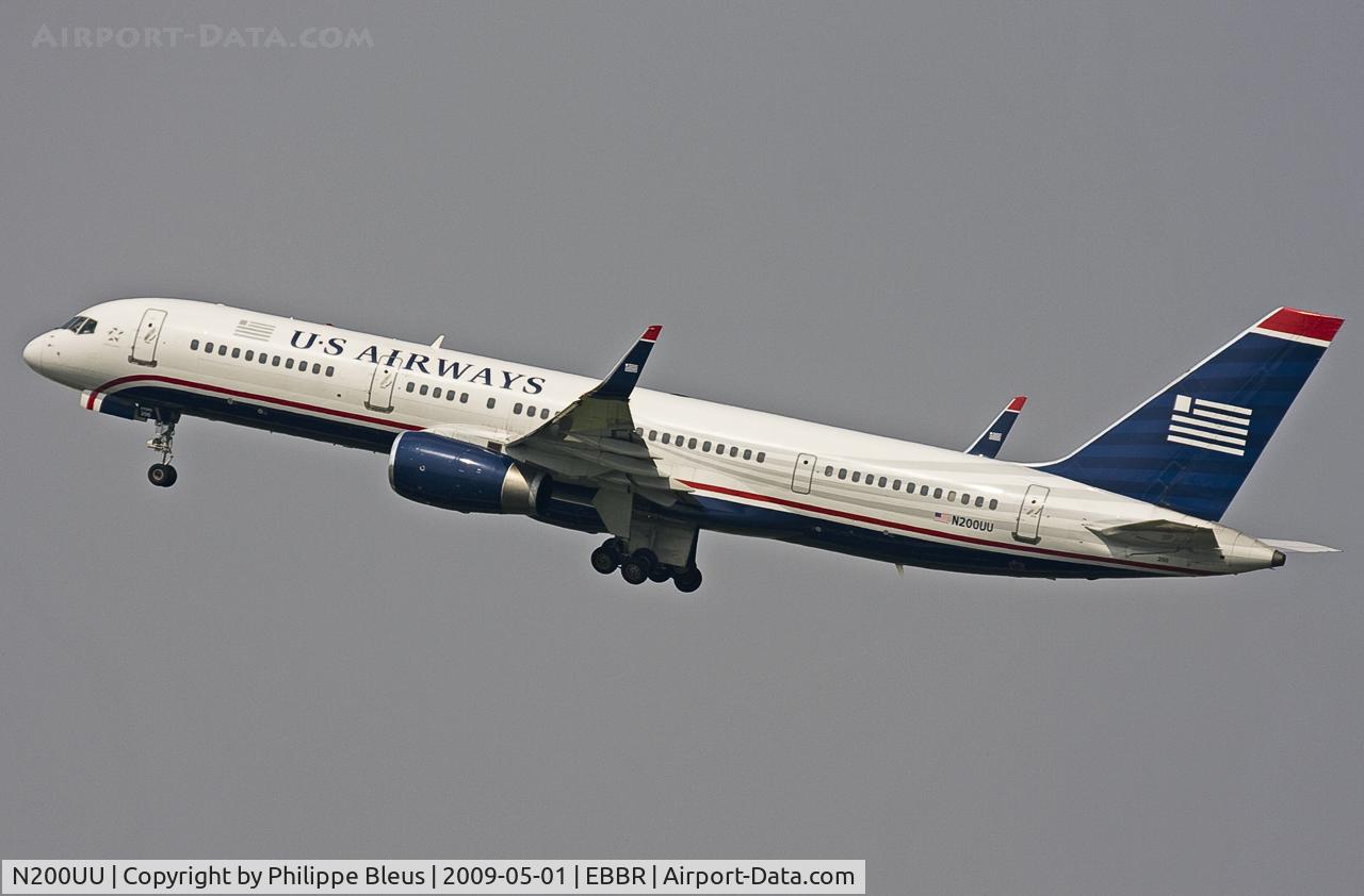 N200UU, 1995 Boeing 757-2B7 C/N 27809, The new trend in Brussels is to multiply the transatlantic trips in narrow bodies. This 757 Is climbing from rwy 25R.