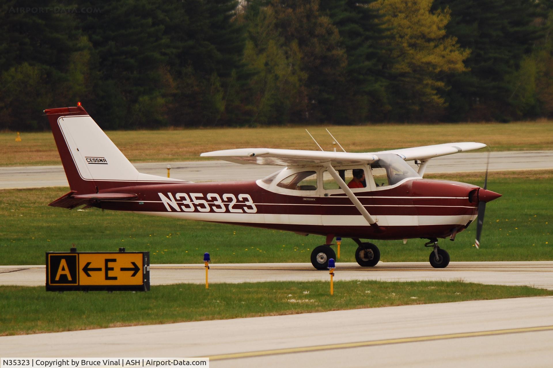 N35323, 1968 Cessna 172I C/N 17256711, Nashua's Boire Field