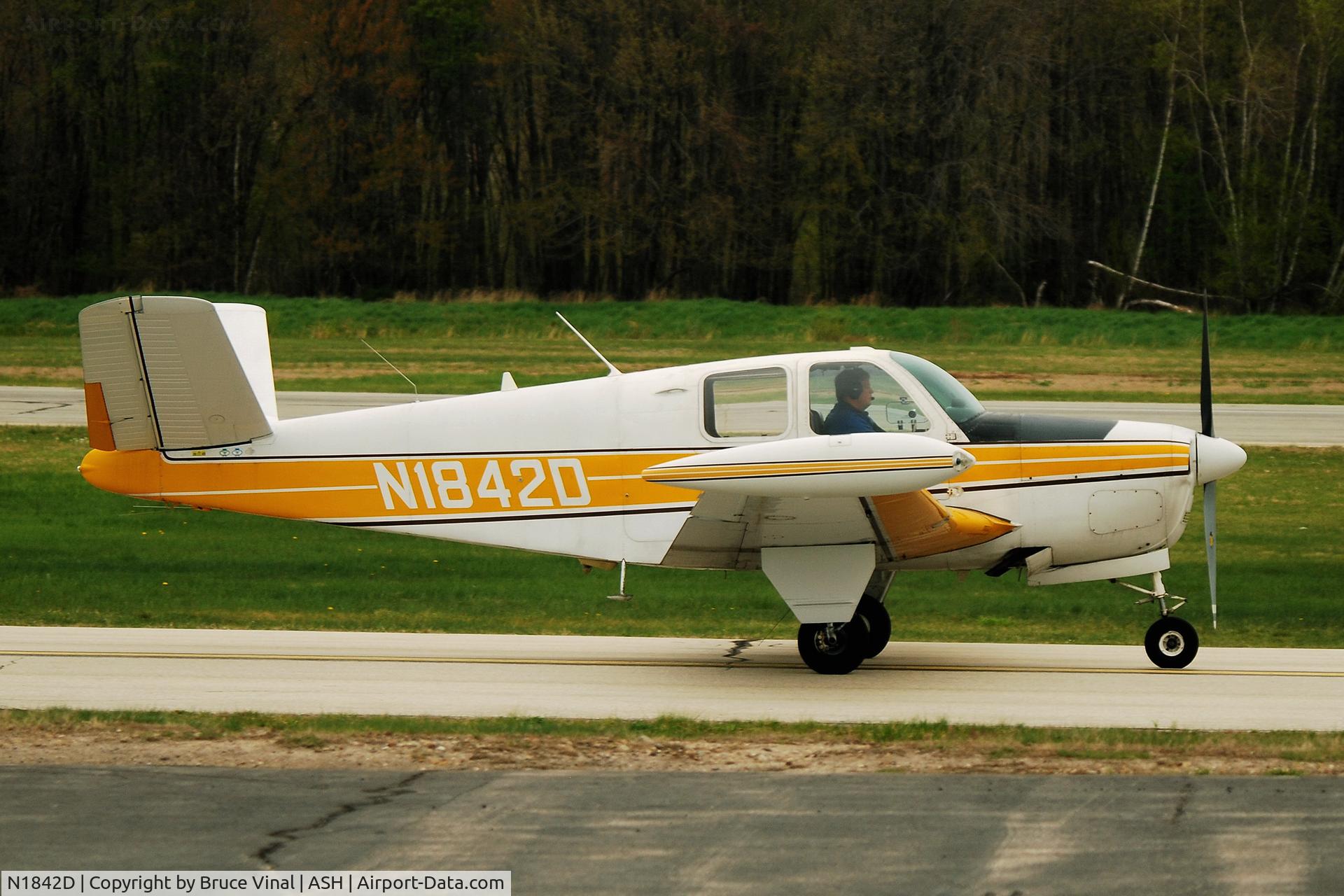 N1842D, 1952 Beech C35 Bonanza C/N D-3098, Nashua's Boire Field