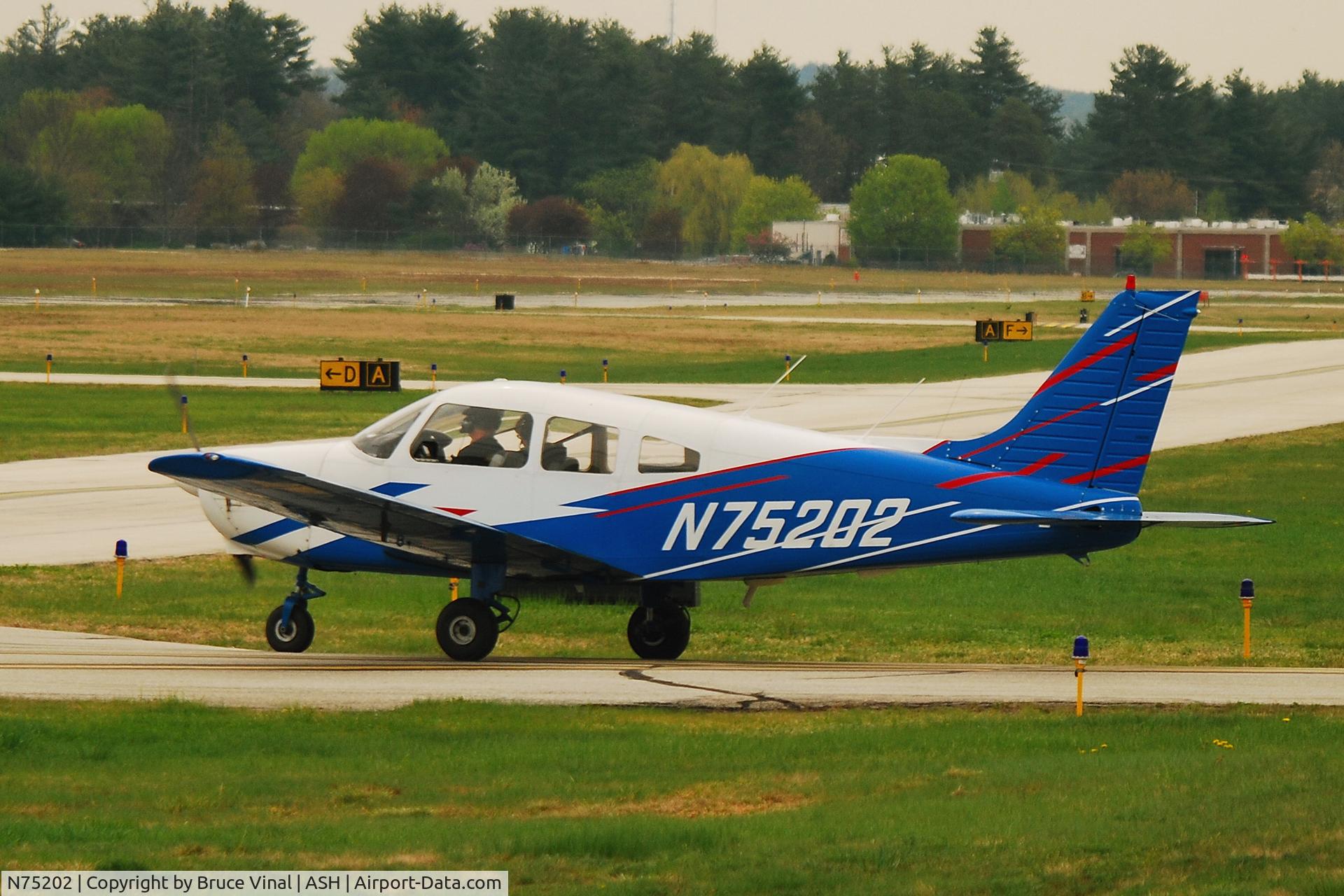 N75202, 1976 Piper PA-28-151 C/N 28-7615269, Nashua's Boire Field