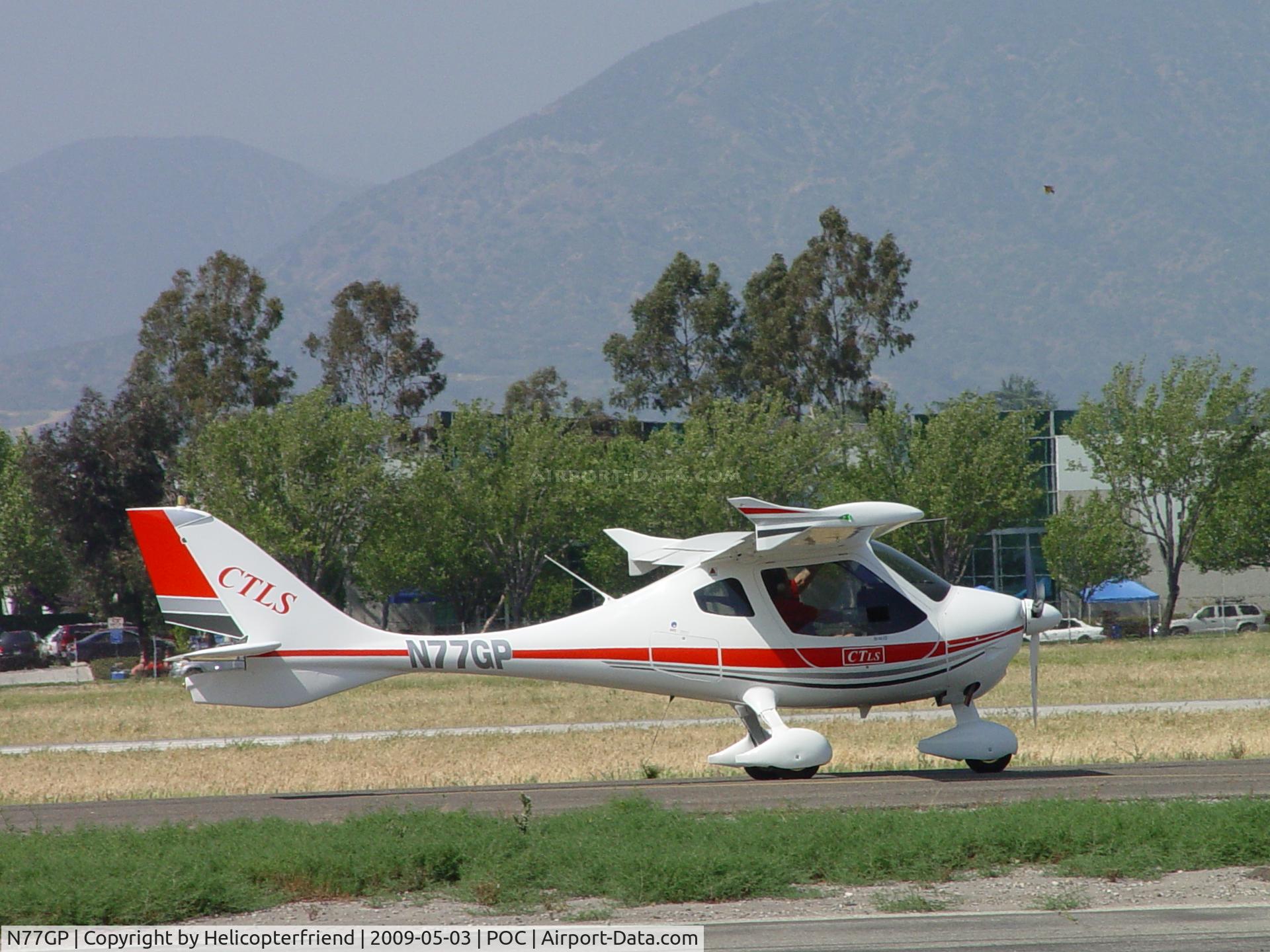 N77GP, 2008 Flight Design CTLS C/N 08-04-14, Taxiing to take off on 26L
