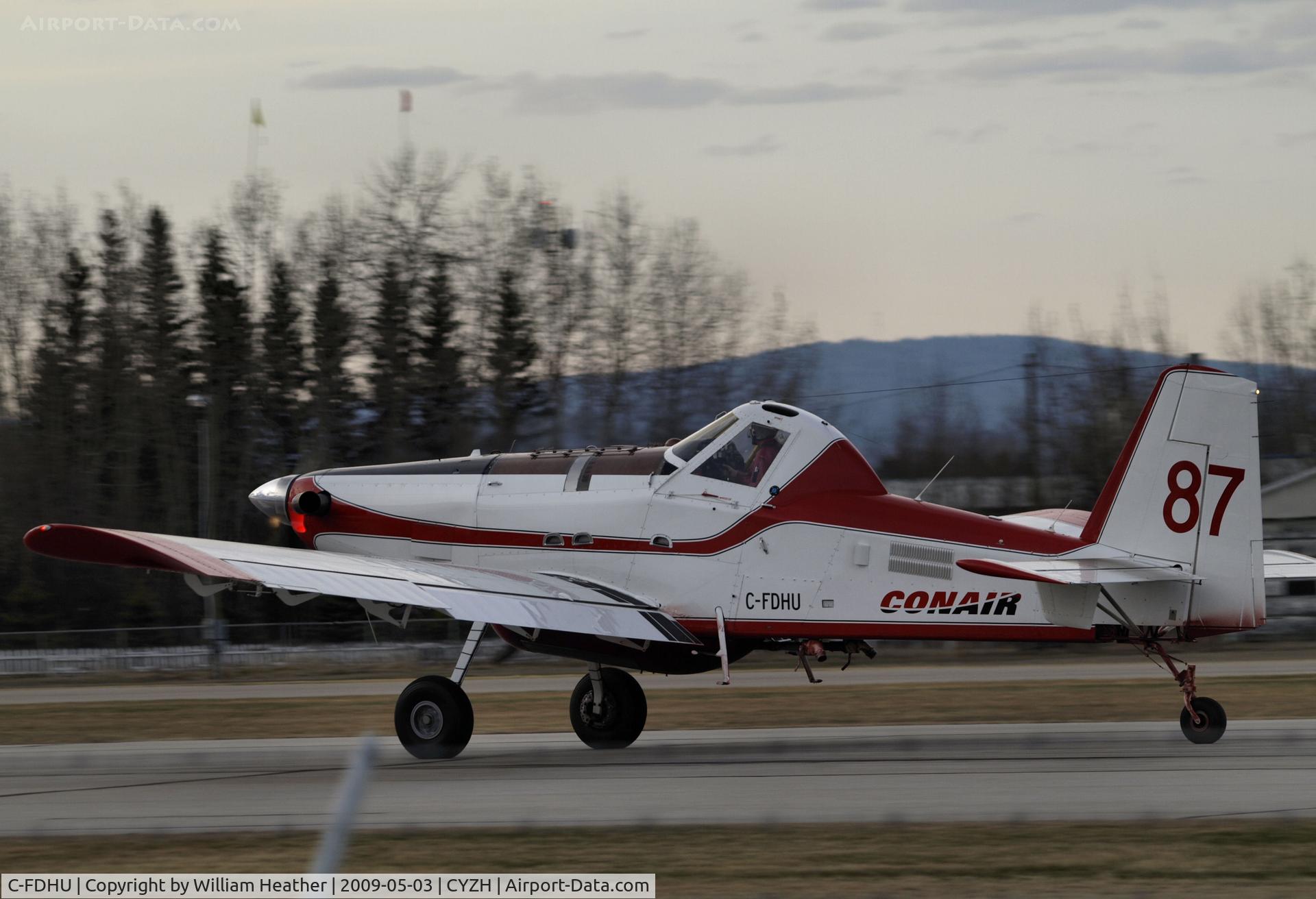 C-FDHU, 2007 Air Tractor AT-802A C/N 802A-0260, Taxing down the runway