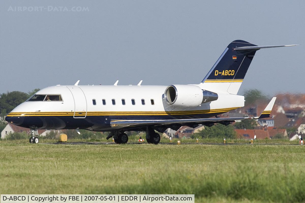 D-ABCD, 2003 Bombardier Challenger 604 (CL-600-2B16) C/N 5565, Cirrus CL604 turning into RW09