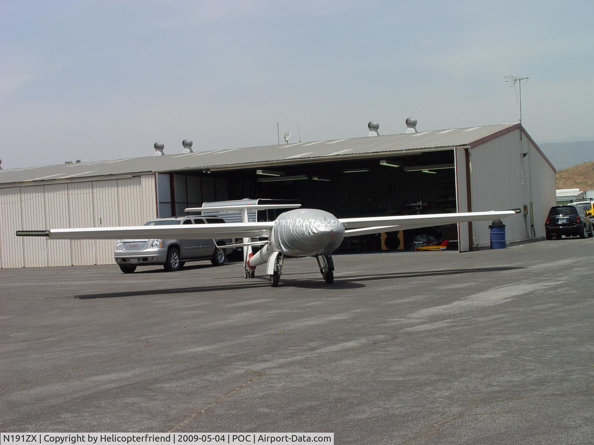 N191ZX, 2002 Stemme S-10VT C/N 11-073, Resting in the sun