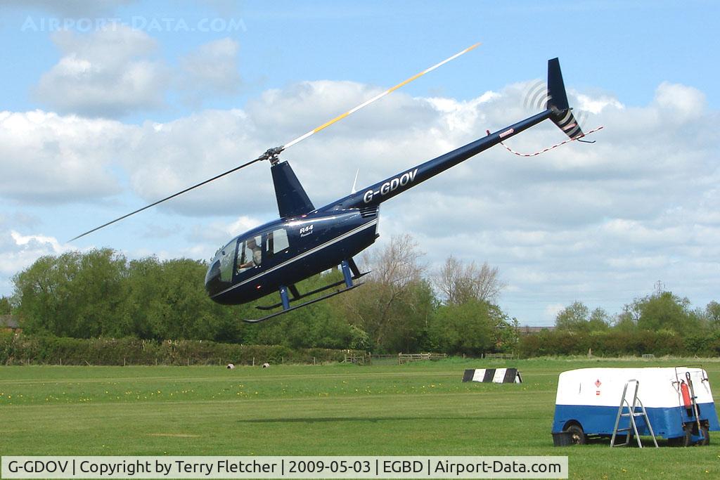 G-GDOV, 2005 Robinson R44 C/N 1503, Robinson R44 lifts and Departs from Derby Eggington