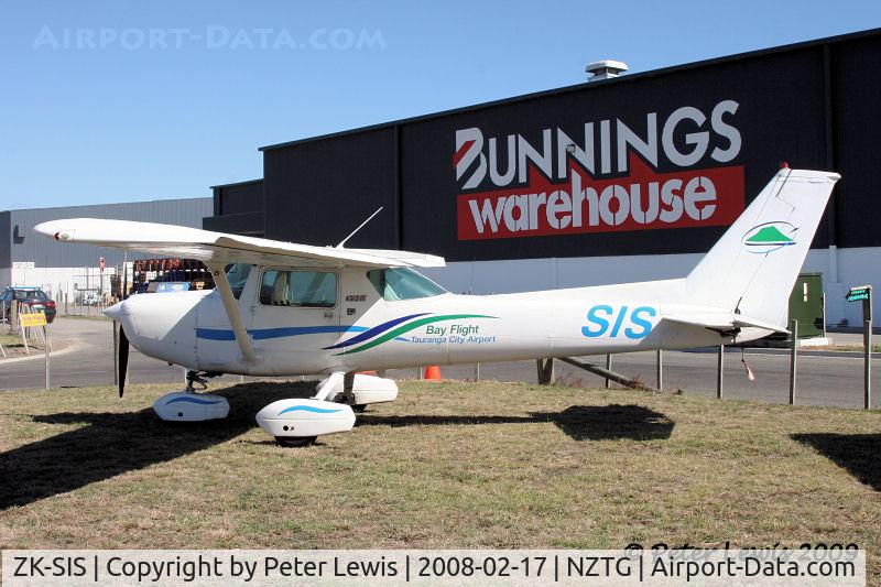 ZK-SIS, Cessna 152 C/N 15285334, Bay Flight International Ltd., Mt Maunganui