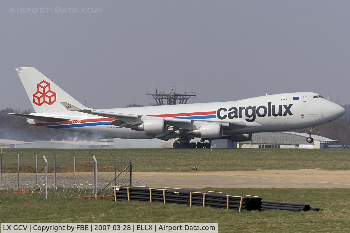 LX-GCV, 1993 Boeing 747-4R7F C/N 25867, touchdown at Findel