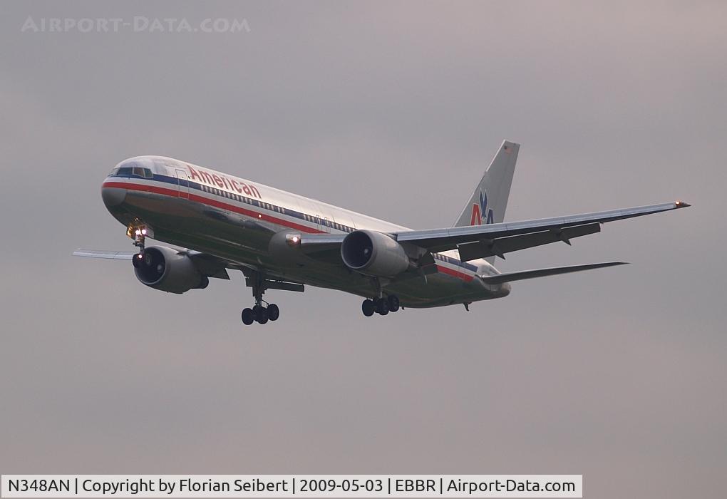 N348AN, 2003 Boeing 767-323/ER C/N 33087, Short final rwy 25L