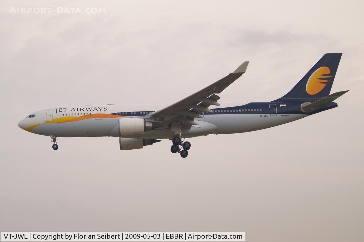 VT-JWL, 2008 Airbus A330-203 C/N 901, Short final rwy 25L