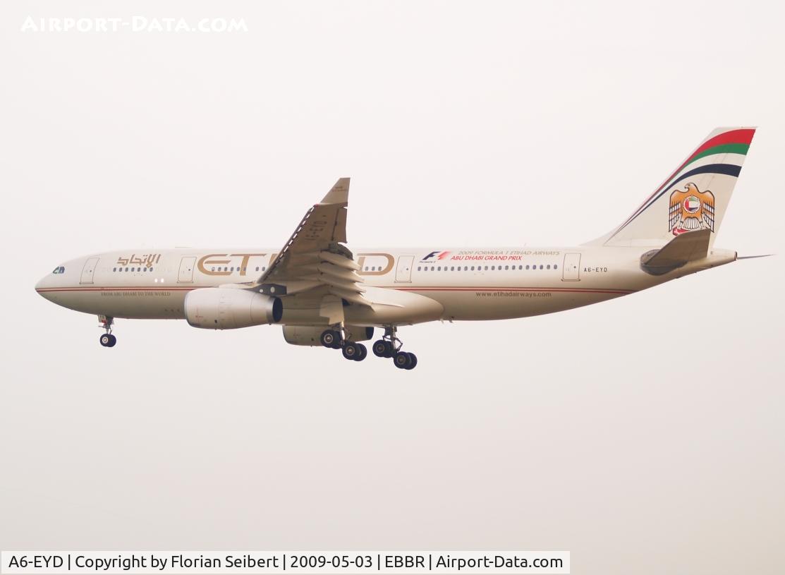 A6-EYD, 2005 Airbus A330-243 C/N 658, Short final rwy 25L