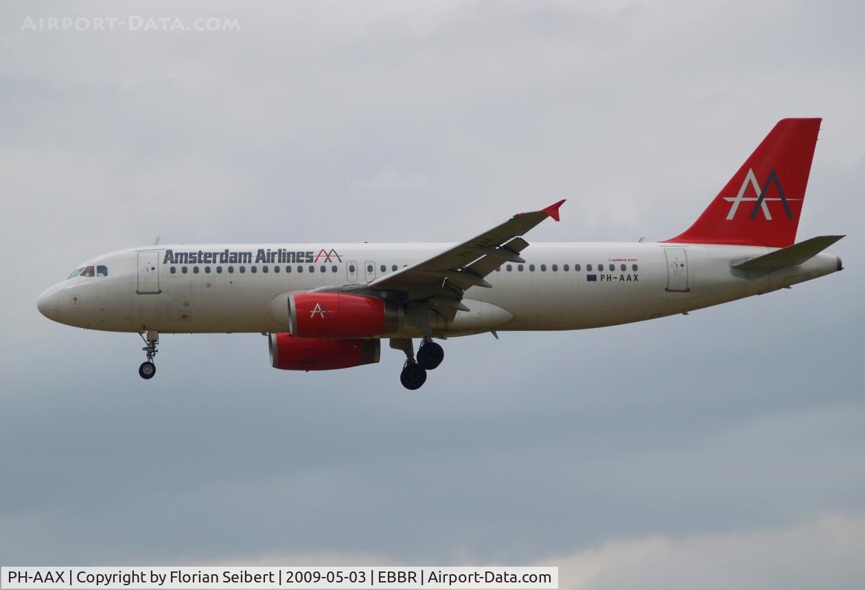 PH-AAX, 1993 Airbus A320-231 C/N 430, Short final rwy 25L