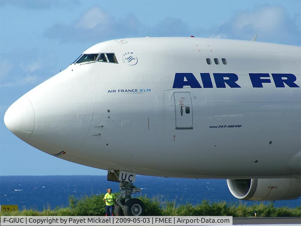F-GIUC, 2002 Boeing 747-428F/ER/SCD C/N 32867, After pushback