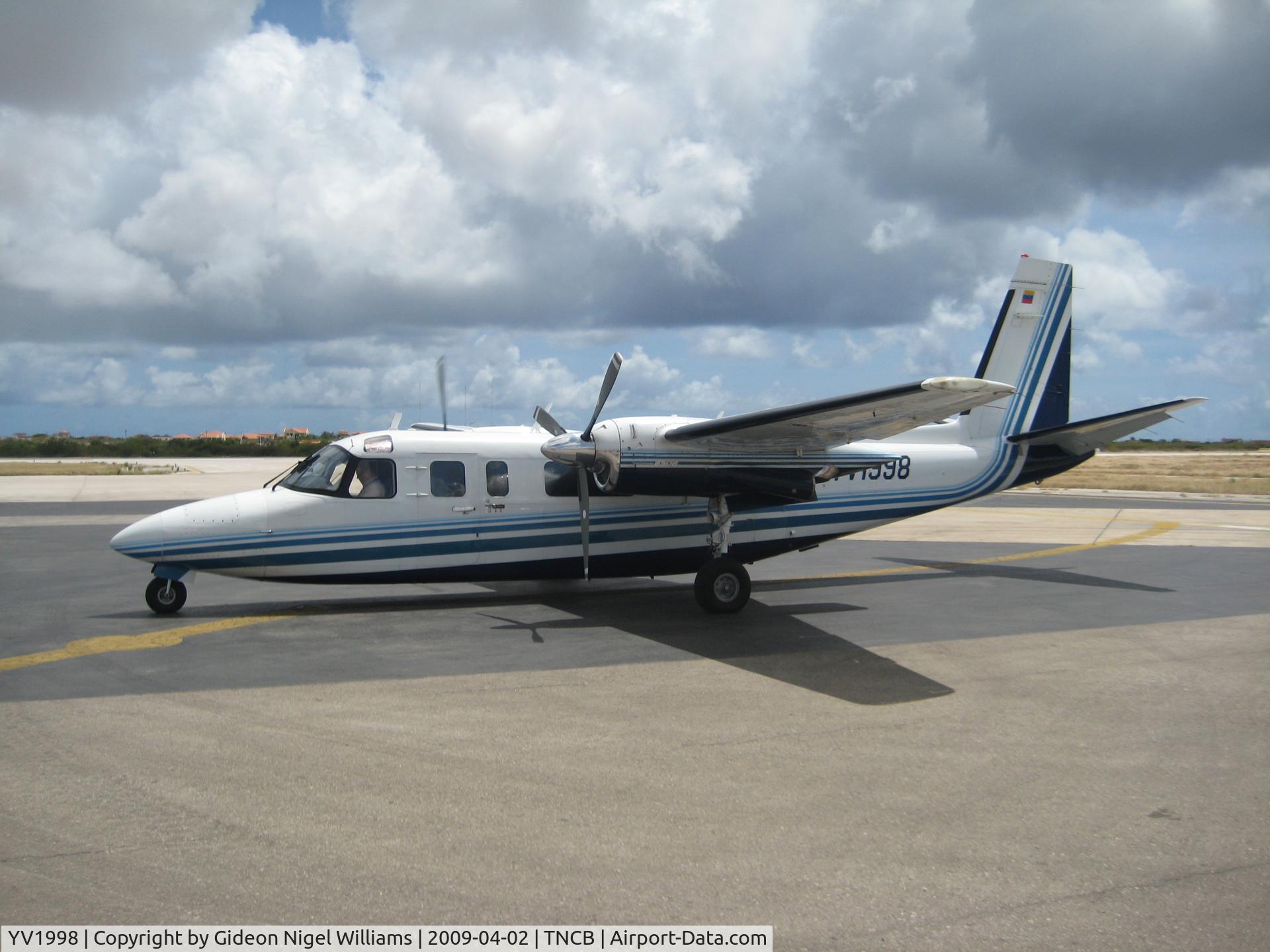 YV1998, 1978 Aero Commander 69 Commander C/N 11483, hot day!