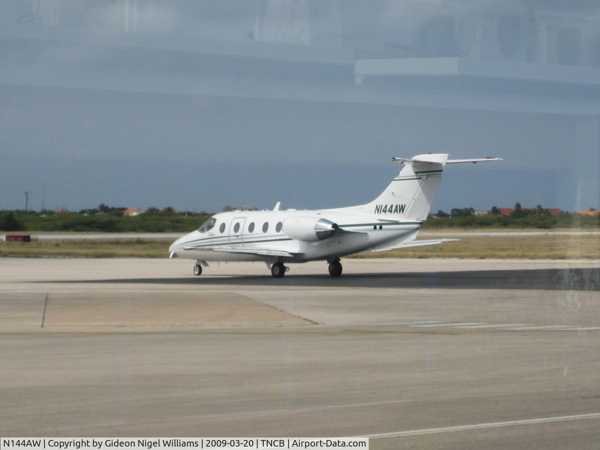 N144AW, 1991 Beech 400A Beechjet C/N RK-19, Taxiing for take-off