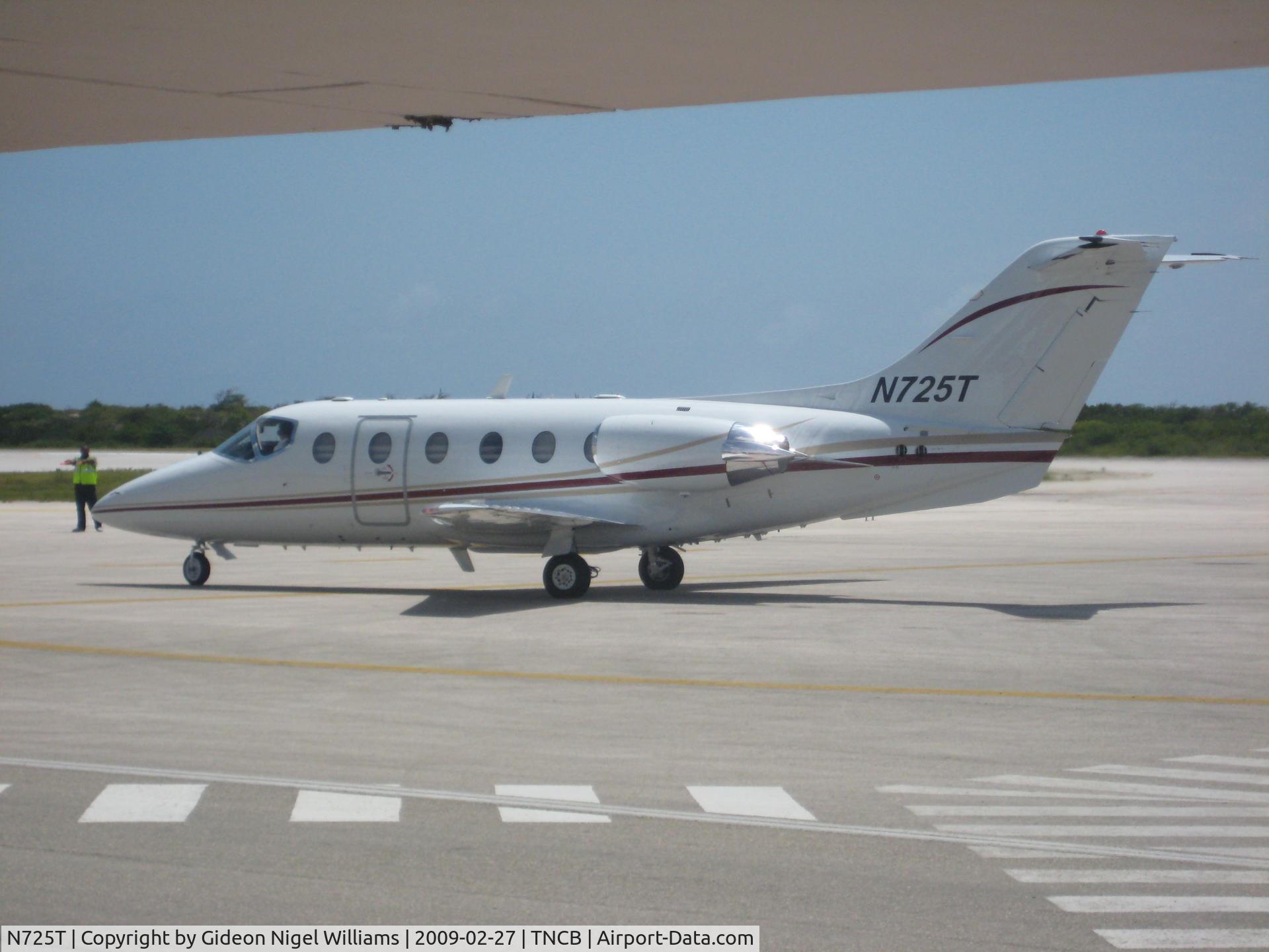 N725T, 2000 Raytheon Aircraft Company 400A C/N RK-273, Gettng ready for parking