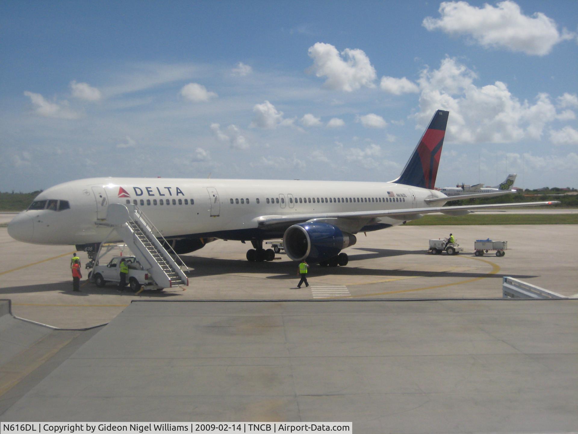 N616DL, 1986 Boeing 757-232 C/N 22823, Final a Delta aircraft at Bonaire with New Colors