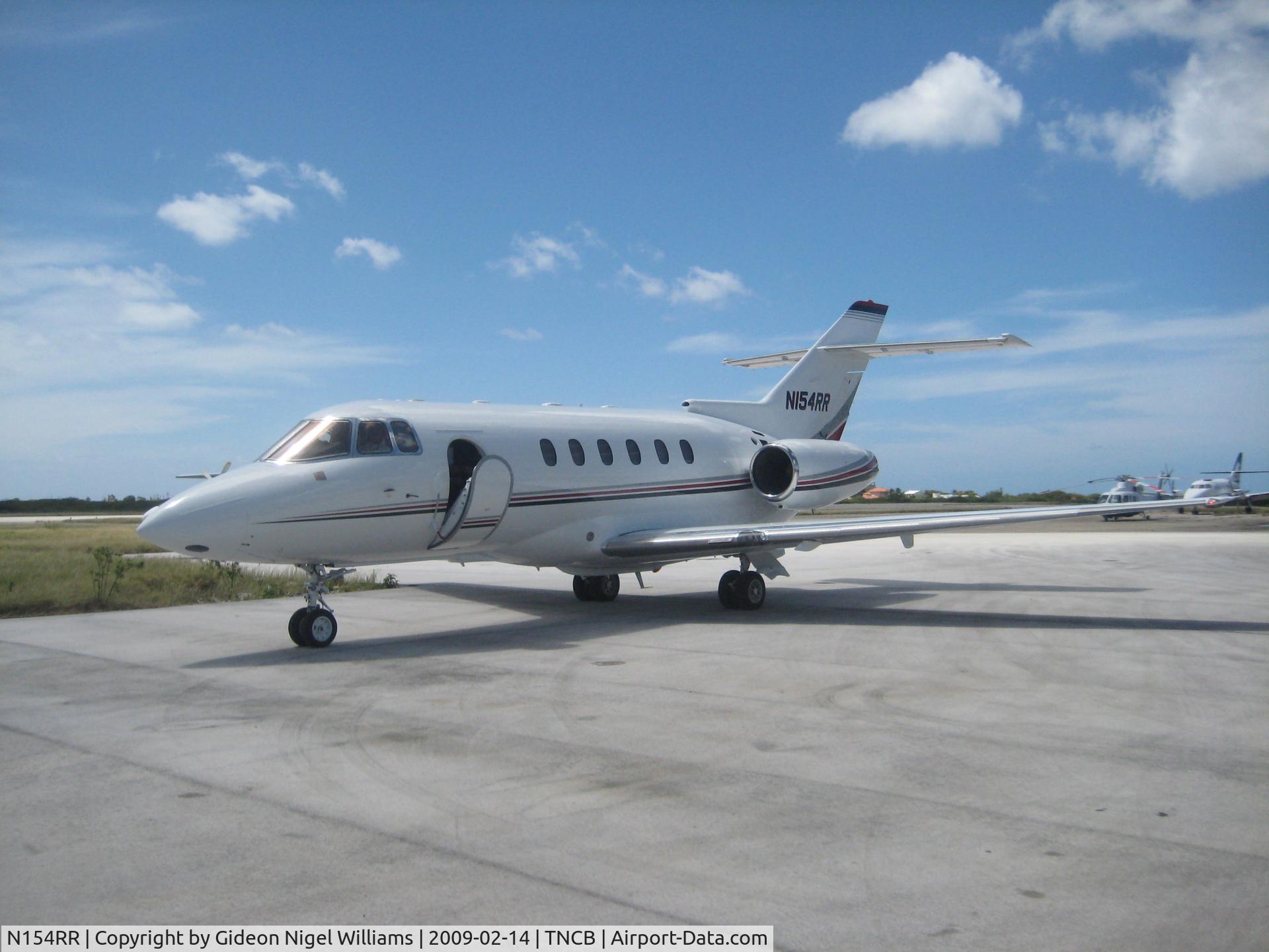N154RR, 1998 Raytheon Hawker 800XP C/N 258375, Opening Door or Closing